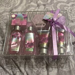 Bath & Body Gift Set - Purple